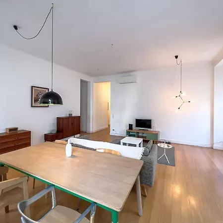4 In Baixa Apartman